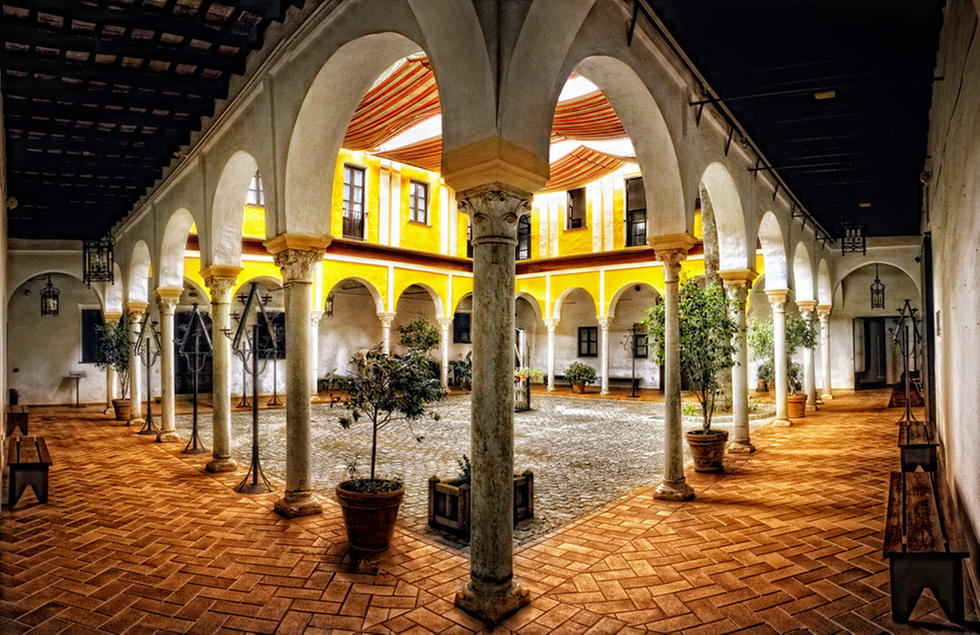 Patio Ayuntamiento Olivares.jpg